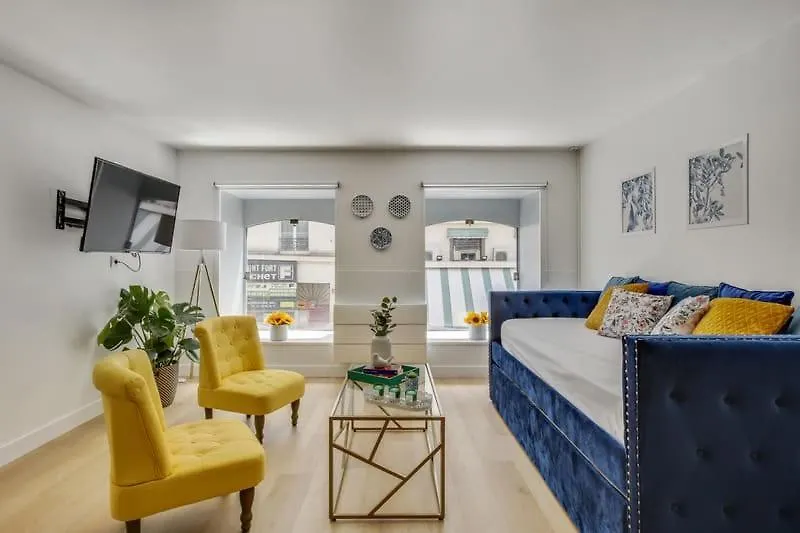 아파트 Modern French Studio Charm In The City *