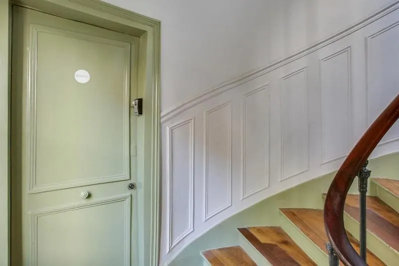 Modern French Studio Charm In The City *