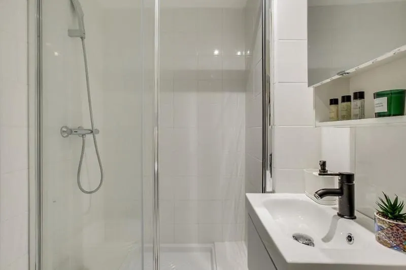 아파트 Modern French Studio Charm In The City *